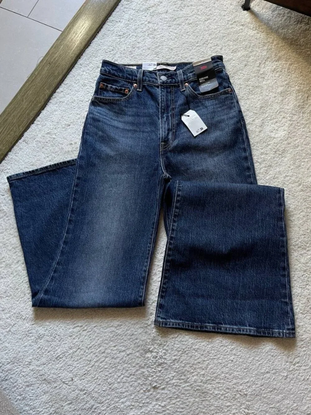 NWT Levi’s Premium Ribcage Bell High Rise Women’s Jeans Size 27/30 - Picture 1 of 13